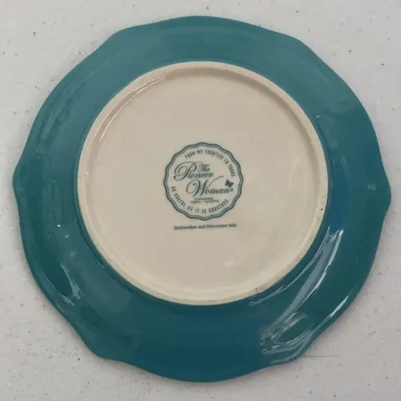 Pioneer Woman Christmas Dog And Roses Appetizer Dessert Pie Plate 6.5 Inches - Picture 2 of 4